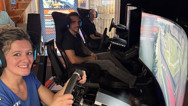 Découvrez Racing Sensations : coaching pilotage automobile sur simulateurs professionnels INSIM, circuits mythiques, budget maîtrisé et plaisir garanti entre passionnés avec pitlane et paddock